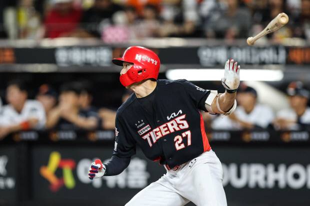 KIA 타이거즈 김호령이 지난 10일 대전 한화생명 볼파크에서 열린 2025 신한 SOL뱅크 KBO리그 한화 이글스와의 원정 경기에서 1타점 적시타를 때리고 있다. KIA 타이거즈 제공