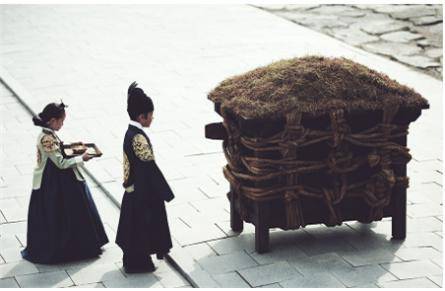 11살에 아버지 사도세자가 뒤주에서 살해당하는 것을 직접 목격했던 당시 왕세손 정조.