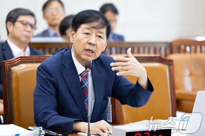 구윤철 부총리 겸 기획재정부 장관 후보자가 17일 서울 여의도 국회 기획재정위원회에서 열린 인사청문회에서 의원 질의에 답하고 있다. 2025.7.17/뉴스1 ⓒ News1 유승관 기자