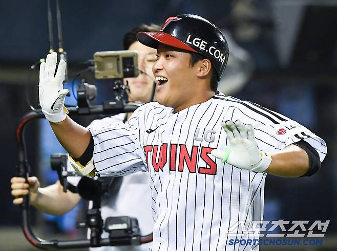 10일 서울 잠실구장에서 열린 키움-LG전. 7회말 1사 1루 박관우가 동점 투런포를 친 후 환호하고 있다. 잠실=정재근 기자 cjg@sportschosun.com/2025.7.10/