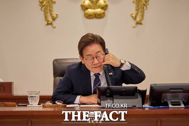 이재명 정부 부동산 정책을 책임질 4인이 정해졌다. 이들은 모두 공급과 균형을 강조, 이 대통령의 공약 이행 의지를 내비쳤다. 했다 사진은 이 대통령이지난  6월 23일 프라보워 수비안토 인도네시아 대통령과 정상통화를 하고 있는 모습. /대통령실