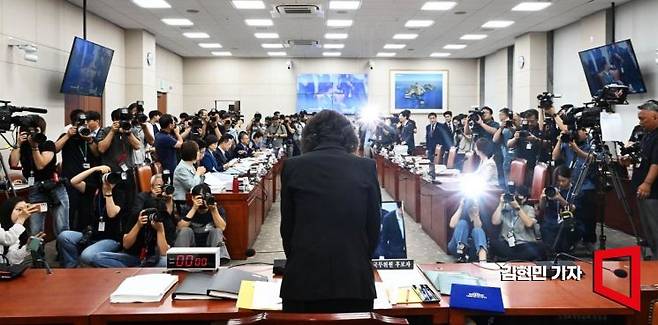 이진숙 사회부총리 겸 교육부 장관 후보자가 16일 국회 교육위원회에서 열린 인사청문회에서 의원들을 향해 인사하고 있다. 2025.7.16 김현민 기자