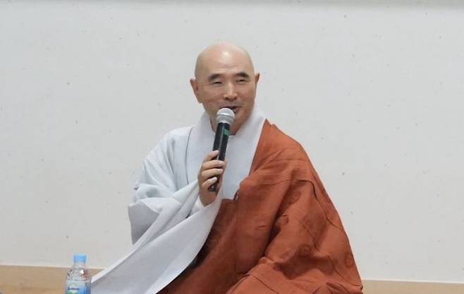 봉선사 주지 호산스님이 환영 인사를 전하고 있다. 조계종사회복지재단