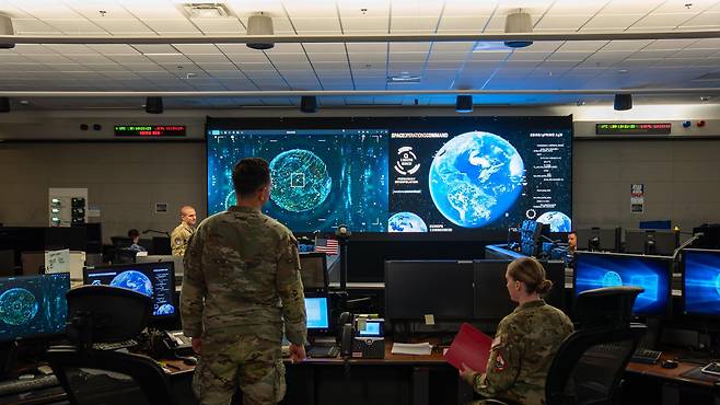 우주군 부대는 24시간 연중무휴로 경계 태세를 유지한다