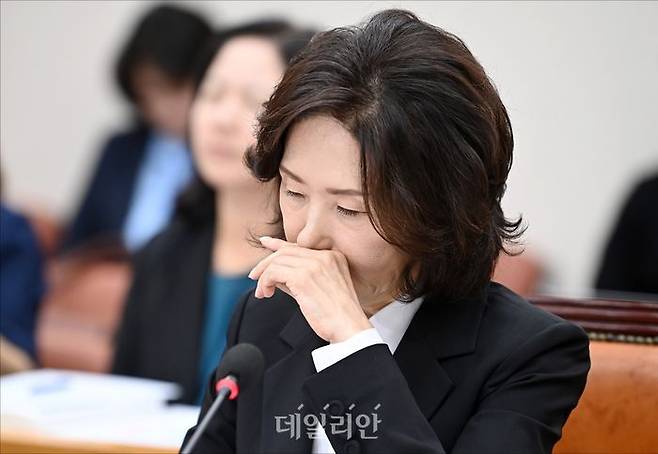 이진숙 사회부총리 겸 교육부 장관 후보자가 지난 16일 국회 교육위원회에서 열린 사회부총리 겸 교육부 장관 후보자 인사청문회에서 생각에 잠겨 있다. ⓒ데일리안 홍금표 기자