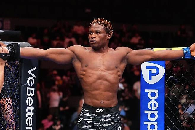 071725-hero-ateba-gautier_GettyImages-2207546675.jpg 현재 UFC에서 제 2의 은가누 라고 불리는 미들급 괴물 ㄷㄷ