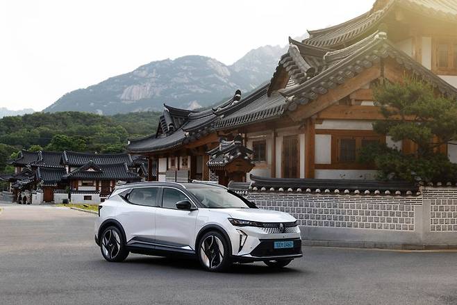 세닉 E-Tech 100 일렉트릭 모습. 사진=르노코리아 제공