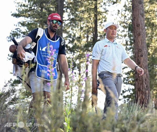 '변형 스테이블포드' 방식으로 열리는 2025년 미국프로골프(PGA) 투어 배러쿠다 챔피언십 우승 경쟁에 뛰어든 리코 호이(필리핀)가 3라운드에서 경기하는 모습이다. 사진제공=ⓒAFPBBNews = News1