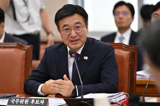 윤호중 행정안전부 장관이 취임 전인 지난 18일 국회 행정안전위원회의 장관 후보자 인사청문회에서 의원 질의에 답변하고 있다. 정다빈 기자