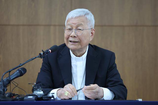 교황청 성직자부 장관 유흥식 추기경이 3일 서울 광진구 한국천주교주교회의에서 방한 기자간담회를 하고 있다. 뉴시스