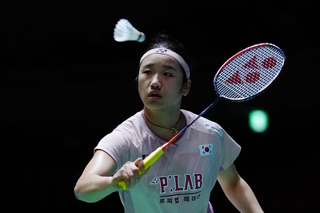 <yonhap photo-3489="">안세영이 랭킹 2위 왕즈이를 압도하며 일본 오픈 정상에 올랐다. 올 시즌 6승째를 거뒀다. (250718) -- TOKYO, July 18, 2025 (Xinhua) -- An Se Young hits a return during the women's singles quarterfinal match between Chen Yufei of China and An Se Young of South Korea at the Japan Badminton Open 2025 in Tokyo, Japan, July 18, 2025. (Xinhua/Jia Haocheng)/2025-07-18 17:40:40/ <저작권자 ⓒ 1980-2025 ㈜연합뉴스. 무단 전재 재배포 금지, AI 학습 및 활용 금지></yonhap>