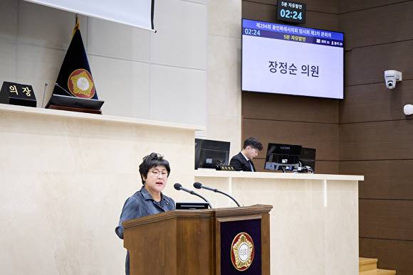 용인특례시의회 장정순 의원이 지난 18일 열린 제294회 임시회 제2차 본회의에서 5분 자유발언을 하고 있다. [사진=용인특례시의회]