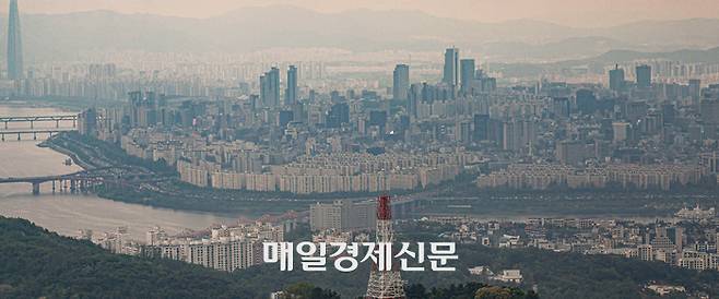 서울 남산에서 바라본 압구정 일대 아파트 단지의 모습 [박형기 기자]