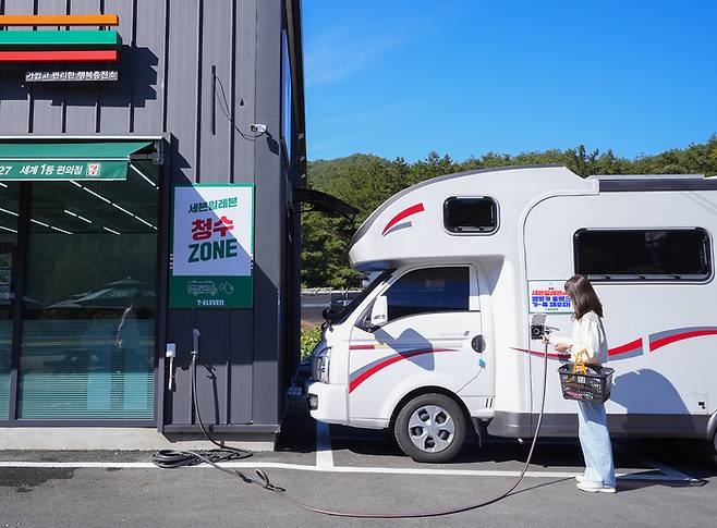 세븐일레븐 청수 충전. [사진 = 세븐일레븐 제공]