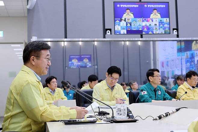 윤호중 행정안전부 장관이 20일 오전 정부세종청사 중앙재난안전상황실에서 호우 대처 중앙재난안전대책본부 회의를 주재하고 모두 발언을 하고 있다.[행안부 제공] 2025.7.20