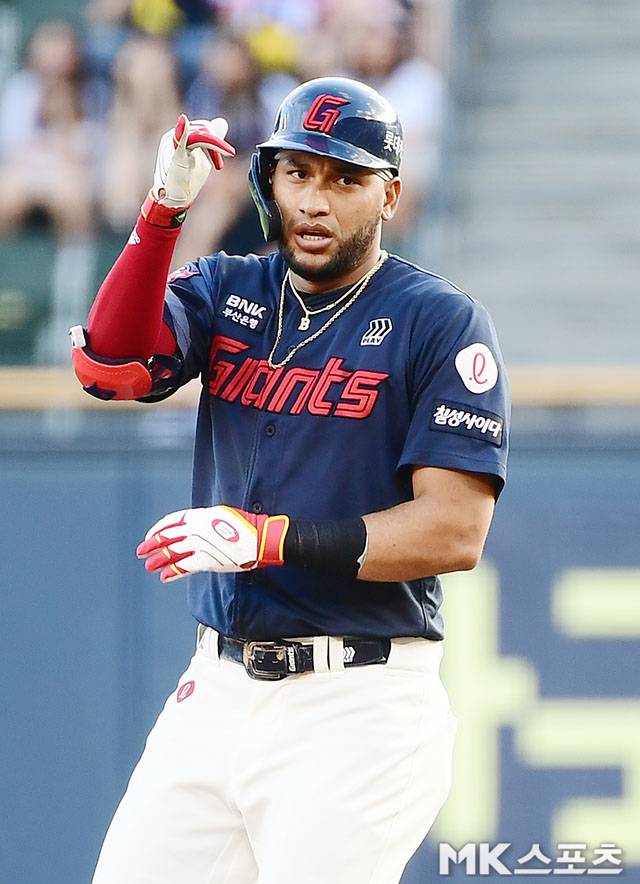 20일 잠실 LG전에서 적시타를 친 레이예스. 사진(잠실 서울)=김영구 기자