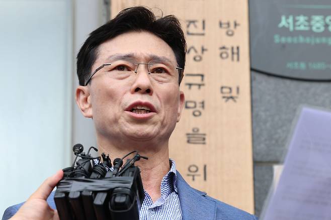 수해현장 수색작전에 나선 해병대 채상병이 순직한지 19일로 꼭 2년이 됐다. 2년의 시간이 흐르는 동안 채상병 순직 사건에 연루된 인사들의 명운이 극적으로 엇갈리고 있다. 임성근 전 해병대 1사단장이 2일 순직해병특검에 출석하며 입장을 밝히는 모습. [연합]