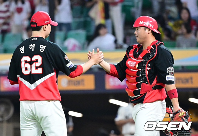 한준수와 마무리 정해영./OSEN DB