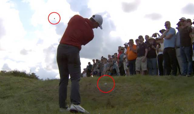 매킬로이가 친 볼(왼쪽 위 원)이 날아간 것과 동시에 지면에서 튀어오른 볼(오른쪽 아래 원). PGA 투어 홈페이지 캡처