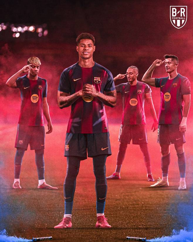 FC바르셀로나 임대 이적을 통해 새롭게 공격진 한 축을 맡게 될 마커스 래시포드(왼쪽 두 번째). 뒤에 선 선수는 왼쪽부터 라민 야말과 하피냐, 로베르트 레반도프스키. /사진=B/R 풋볼 SNS 캡처