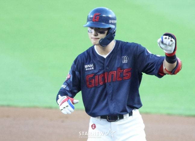 3안타로 분전한 윤동희. /사진=김진경 대기자