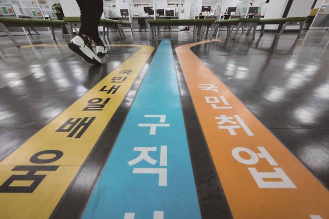 이 땅의 청년들이 취업난과 창업 포기란 이중고를 겪고 있다. [사진 | 연합뉴스]