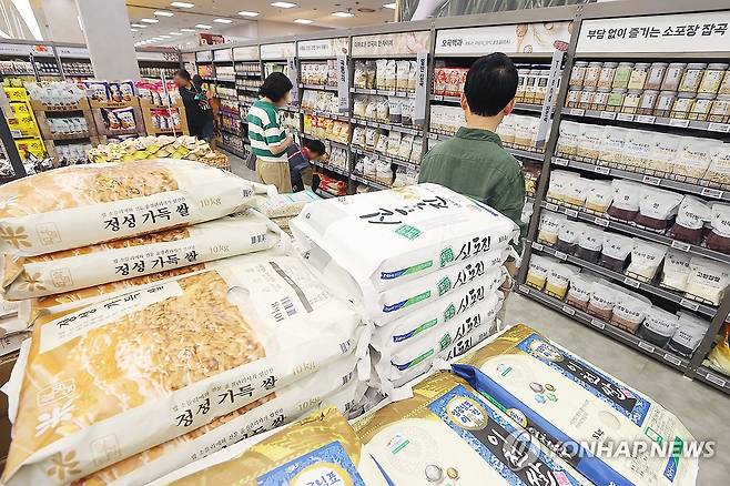 대형마트에 진열된 쌀 [연합뉴스 자료 사진]
