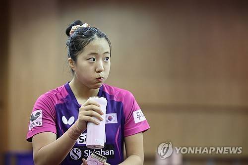 물 마시는 신유빈  [연합뉴스 자료사진]