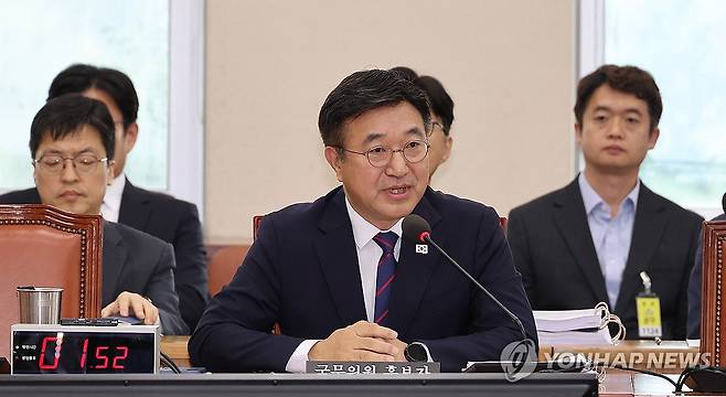 윤호중 행정안전부 장관 후보자, 질의 답변 (서울=연합뉴스) 박동주 기자 = 윤호중 행정안전부 장관 후보자가 18일 서울 여의도 국회 행정안전위원회에서 열린 인사청문회에서 의원 질의에 답하고 있다. 2025.7.18 pdj6635@yna.co.kr