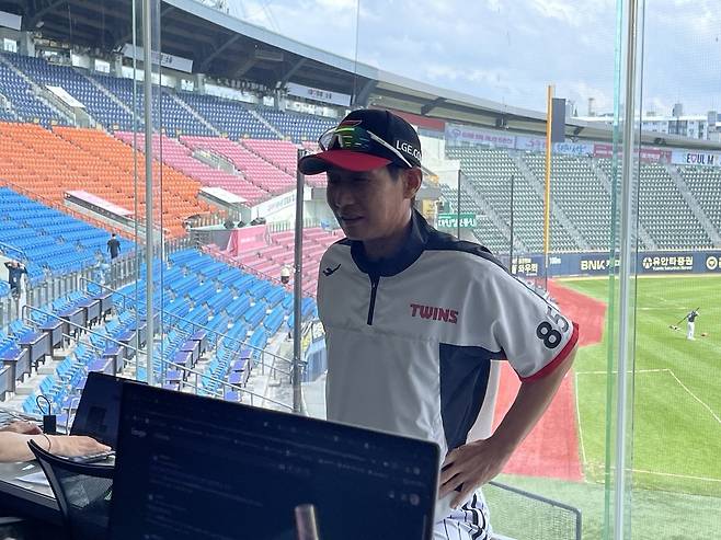 기자실을 찾은 염경엽 LG 감독 [촬영 이대호]