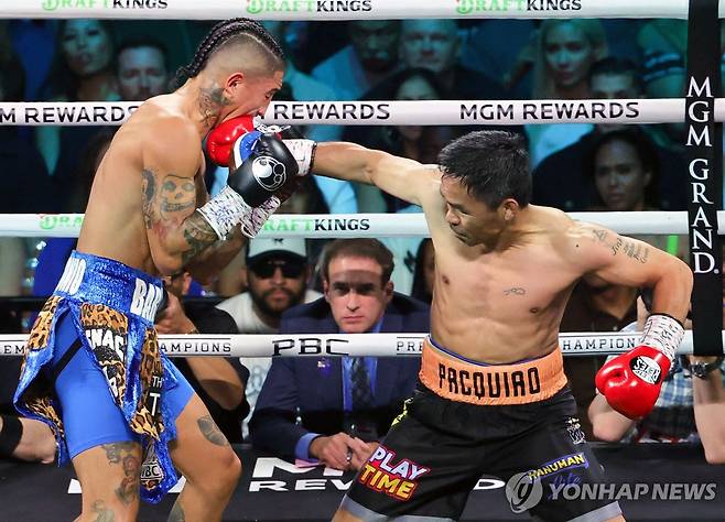 바리오스의 턱을 노린 파키아오의 오른손 스트레이트 [게티이미지/AFP=연합뉴스]