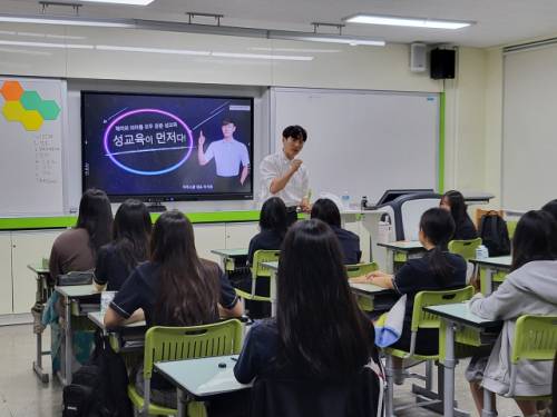 ◇굿네이버스 강원중부지부(지부장:이상욱)는 21일 횡성 대동여중에서 여아청소년 대상 자체기획 여아지원사업을 진행했다.