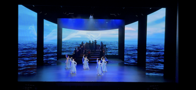 지난 19~20일 일본 요코하마 KAAT가나가와예술극장 홀에서 선보인 국립부산국악원의 무용극 '춤, 조선통신사 유마도를 그리다’ 공연 모습. 국립부산국악원 제공