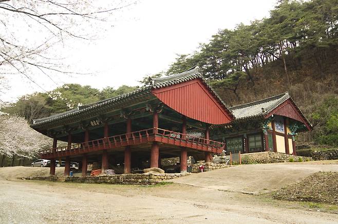 경북도 유형문화유산으로 지정된 청송 '만세루'의 산불 피해 이전 모습. <청송군 제공>