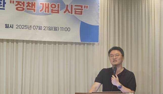 김용희 선문대 교수가 21일 서울 종로구 인근에서 열린 케이블방송TV협회 주최 세미나에서 'SO 산업 위기 분석'을 주제로 발표하고 있다. /사진=비즈워치