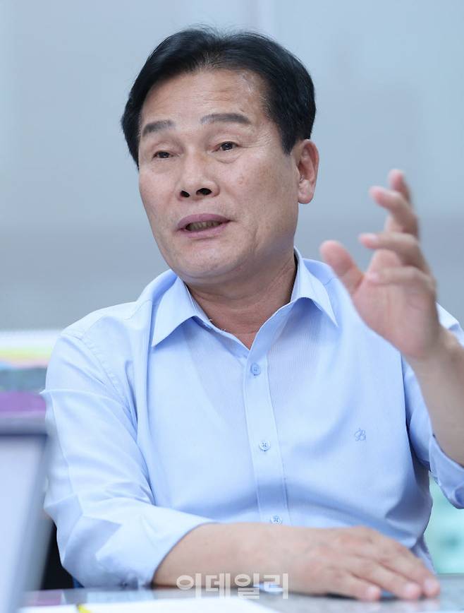 주철현 더불어민주당 의원이 지난 14일 서울 여의도 국회 의원회관에서 이데일리와 인터뷰를 하고 있다.(사진=이데일리 노진환 기자)