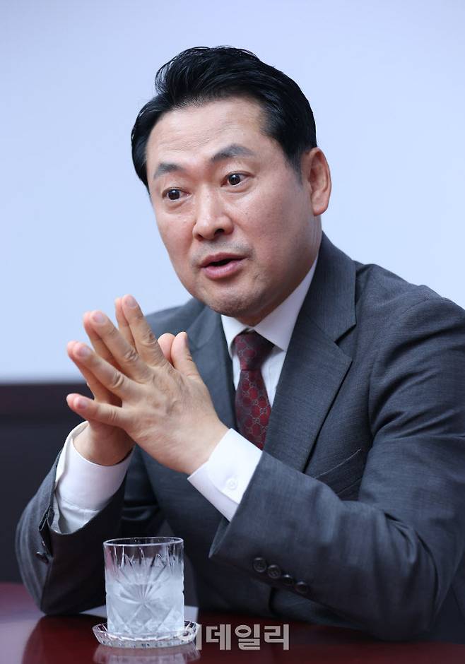 [이데일리 노진환 기자] 장동혁 국민의힘 의원이 17일 서울 여의도 국회 의원회관에서 이데일리와 인터뷰를 하고 있다.