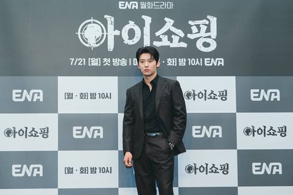ENA 월화드라마 '아이쇼핑' 제작발표회에 참석한 김진영(덱스)./사진=ENA