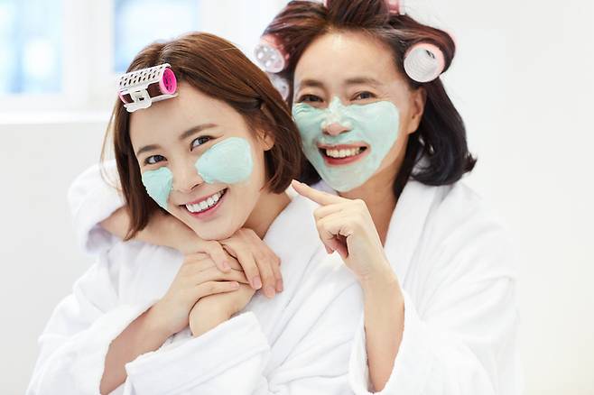 위암 위험요인이 있다면 중년 엄마 뿐만 아니라 20대 말 딸도 위내시경을 받는 게 좋다 . [사진= 게티이미지뱅크]