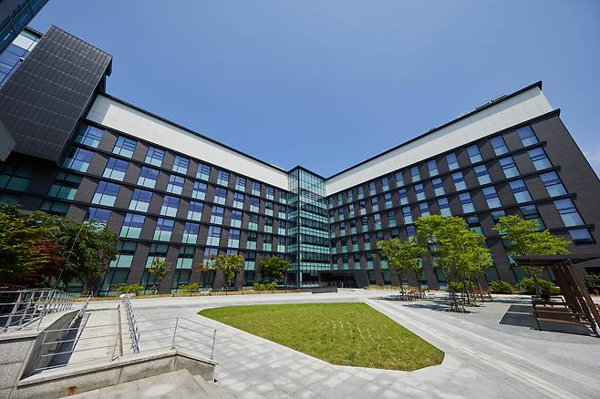 지난달 16일 준공한 서울 성북구 고려대 정몽구미래의학관.(고려대의료원 제공)