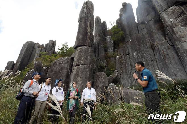 광주 무등산국립공원 입석대에서 무등산 유네스코 세계 지질공원 재인증 현장 실사가 열리고 있다. 2022.9.20/뉴스1 ⓒ News1