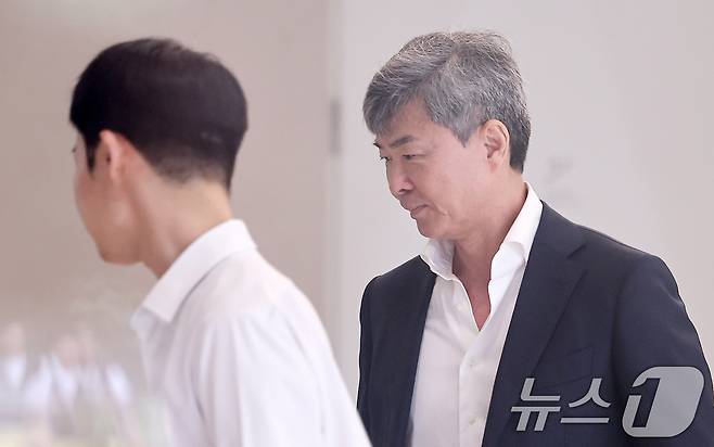 이종호 전 블랙펄인베스트 대표가 21일 서울 종로구 윤석열 전 대통령의 부인 김건희 여사 관련 의혹을 수사하는 민중기 특별검사팀 사무실에 조사를 받기 위해 출석하고 있다. 2025.7.21/뉴스1 ⓒ News1 김성진 기자