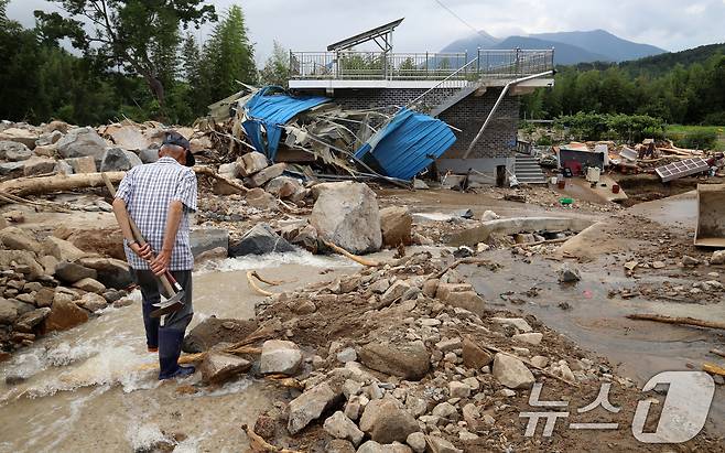 21일 경남 산청군 산청읍 모고마을이 폭우와 산사태로 인해 주택이 파손되는 등 돌밭으로 변해 있다. 2025.7.21/뉴스1 ⓒ News1 윤일지 기자