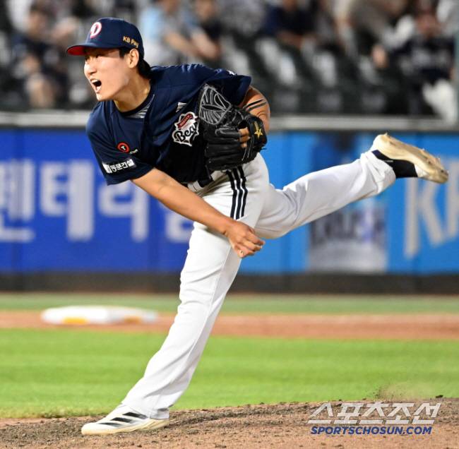 10일 부산 사직야구장에서 열린 두산과 롯데의 경기, 두산 김한중이 역투하고 있다. 부산=허상욱 기자wook@sportschosun.com/2025.07.10/