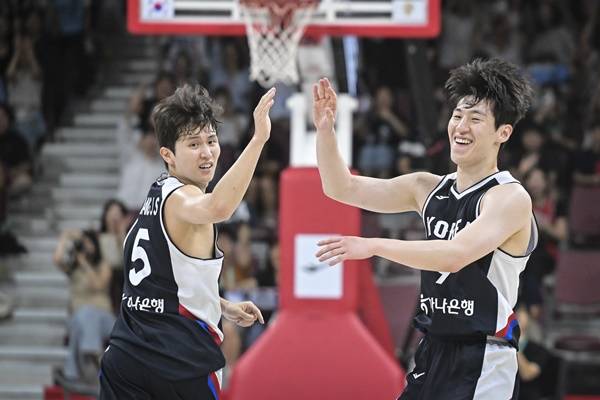 양준석(왼쪽). ⓒ대한민국농구협회