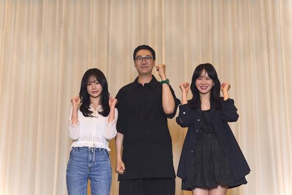 '버라이어티' 출연 배우 조유리, 연출·각본 김용훈 감독, 배우 손예진(왼쪽부터) ⓒ넷플릭스 (Netflix)