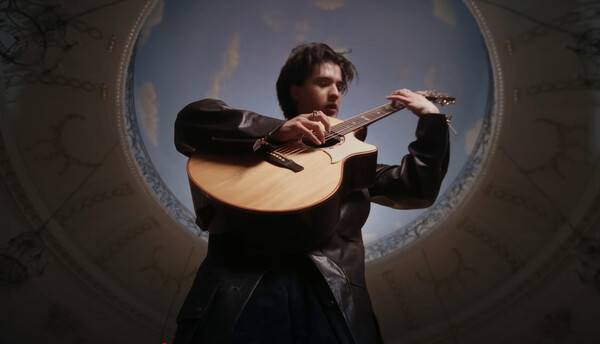 모차르트 '레퀴엠'을 연주하고 있는 마르친 [사진=마르친 유튜브 캡처]