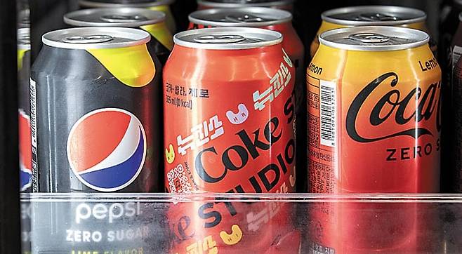 서울 시내 한 편의점에 설탕 대신 감미료가 들어간 '제로 슈거' 콜라 제품이 진열돼 있는 모습. /이태경 기자