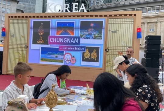 충남도 독일사무소는 현지시각 18-20일 독일 프랑크푸르트 로스마르크트 광장에서 열린 '2025 독일 케이(K)-관광 로드쇼'에 참가해 '2025-2026 충남 방문의 해'를 집중적으로 홍보했다. 충남도 제공