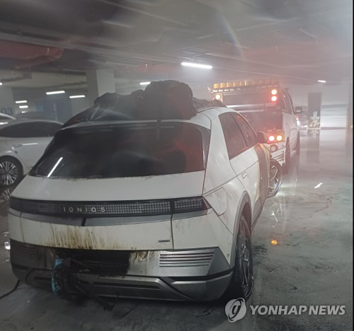 천안서 전기차 화재 [충남 천안동남소방서 제공=연합뉴스]